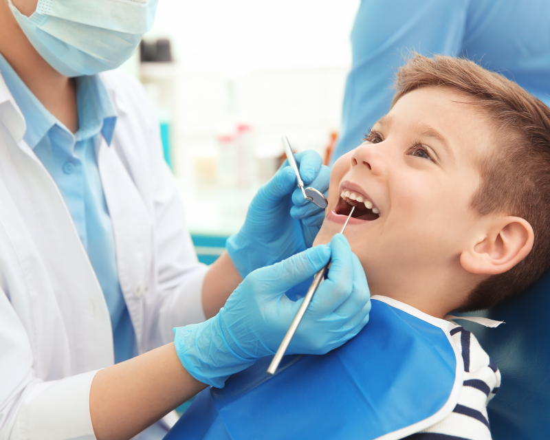 dentista y niño